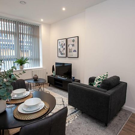 Modern 2 Bedroom Apartment in Bolton Esterno foto